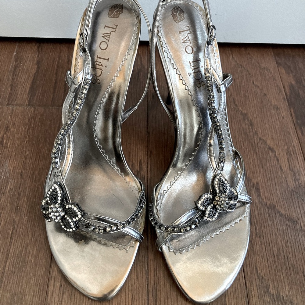 Vintage TWO LIPS Gileyla Bejeweled Pewter 4" Heels